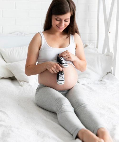 pregnant-woman-holding-small-shoes-her-baby_23-2148252481 pregnant-woman-holding-small-shoes-her-baby_23-2148252481