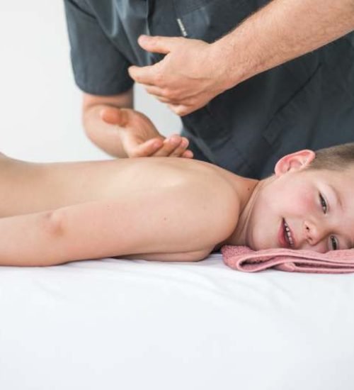resized_masseur-gives-the-child-a-back-massage-kids-massa-2025-04-01-23-32-29-utc resized_masseur-gives-the-child-a-back-massage-kids-massa-2025-04-01-23-32-29-utc