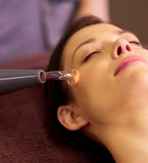 resized_woman-having-hydradermie-facial-treatment-in-spa-2024-09-27-21-46-11-utc